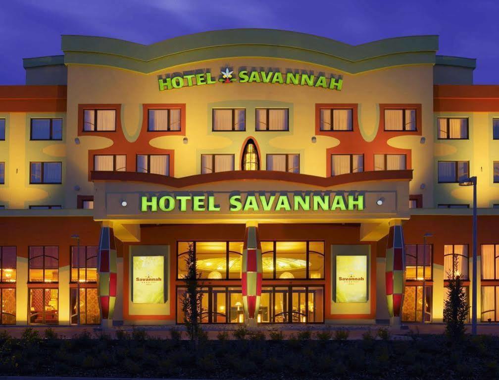 Hotel Savannah Хваловице Экстерьер фото